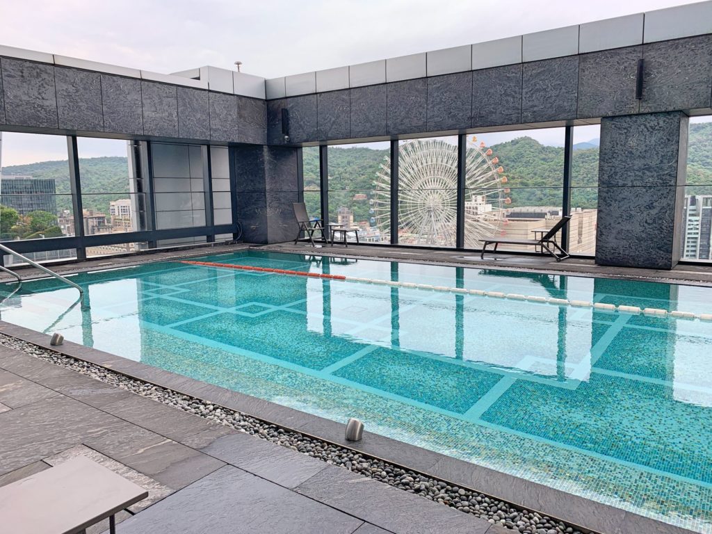 台北マリオットホテルのプール