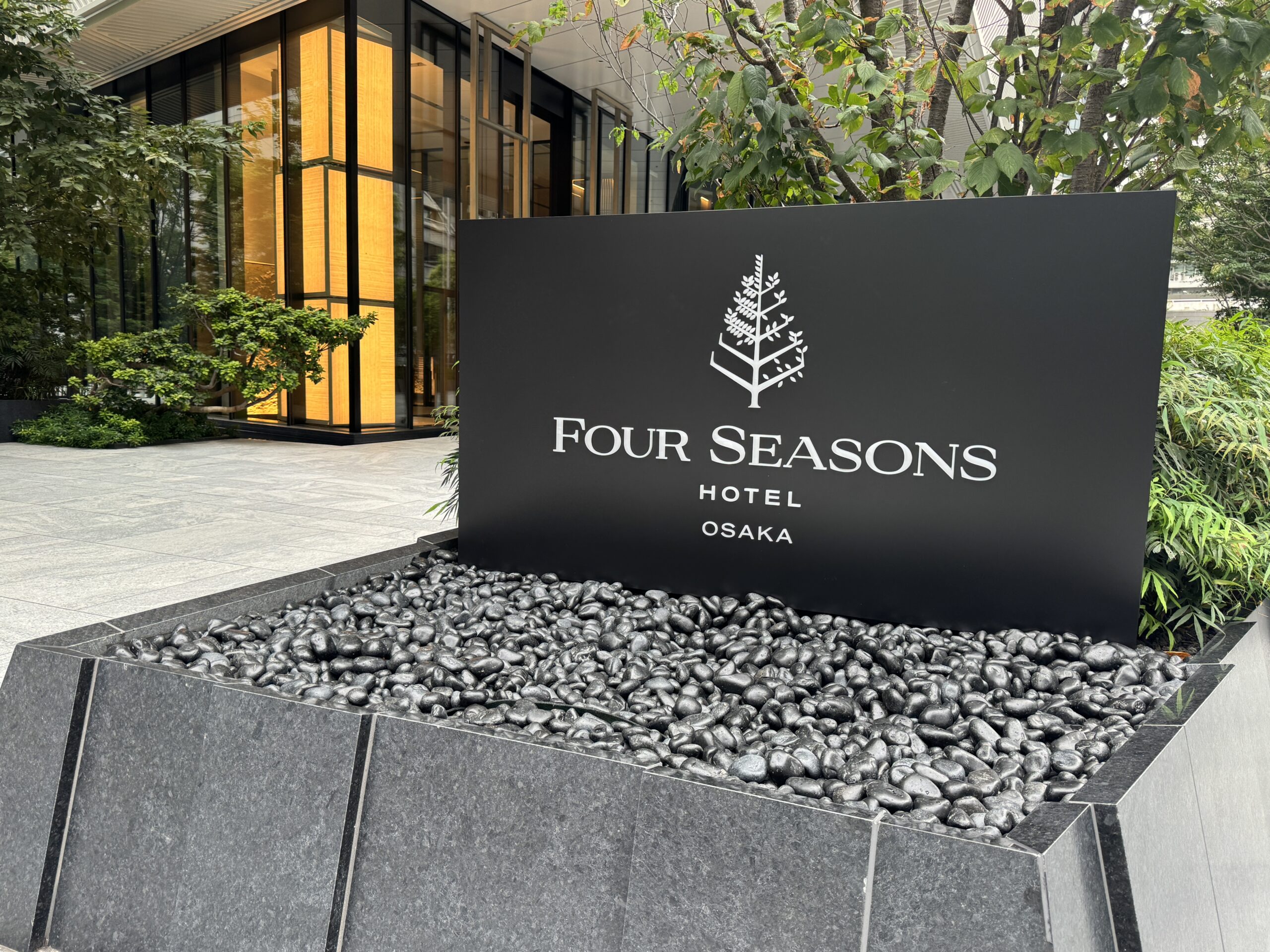 フォーシーズンズホテル大阪の入り口