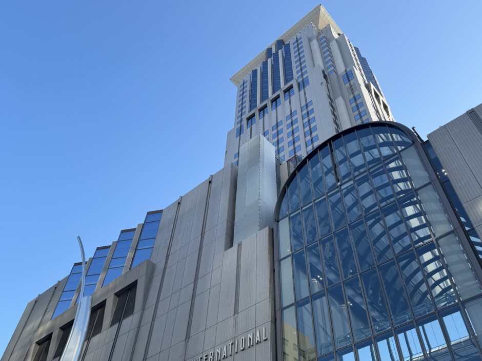 ホテル阪急インターナショナルの外観