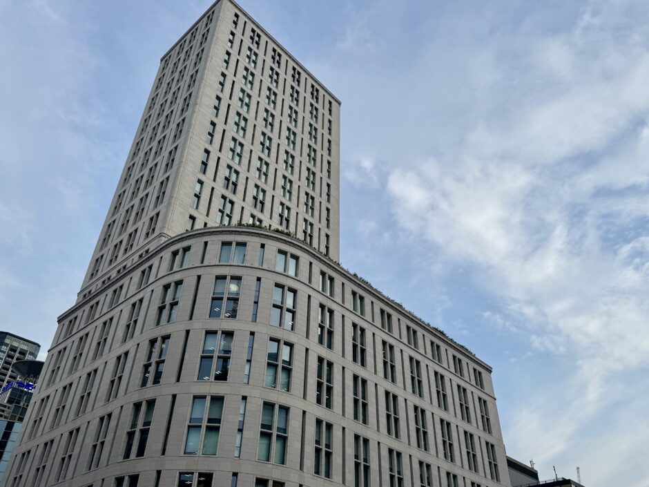 セントレジス大阪の外観