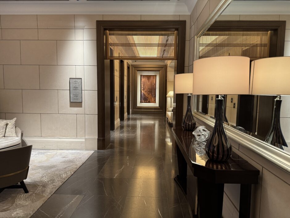 セントレジス大阪の館内