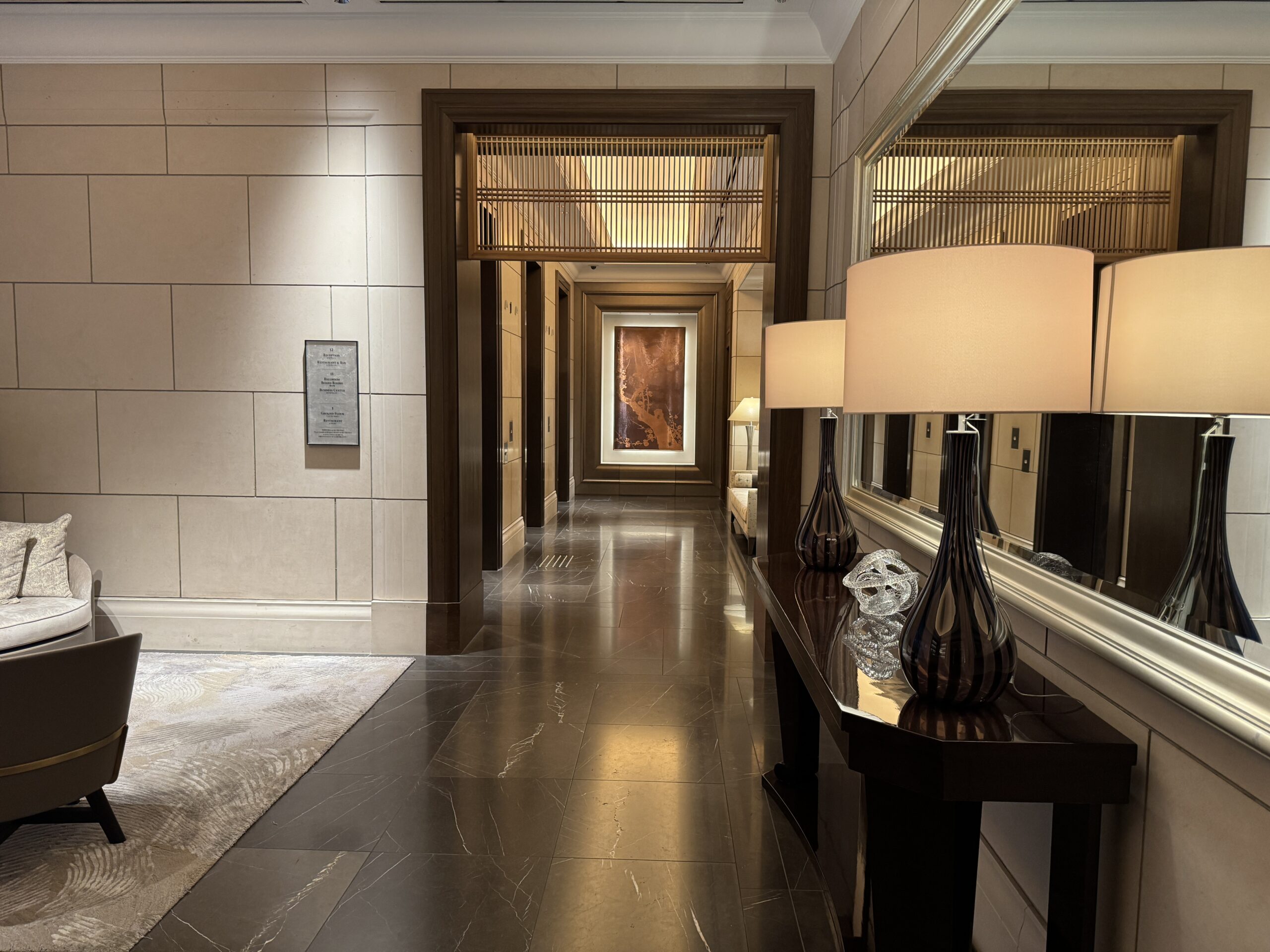 セントレジス大阪の館内